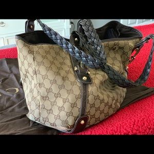 Authentic Gucci Handbag.